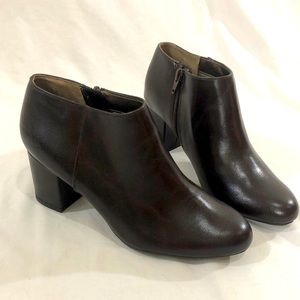 Life Stride soft system brown Parigi booties 7.5